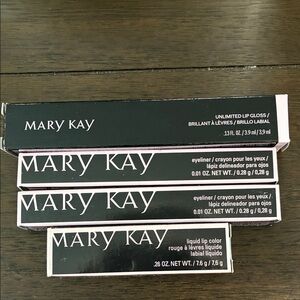 Mary Kay Lip Gloss and Eyeliner Set in Black Packaging- New!